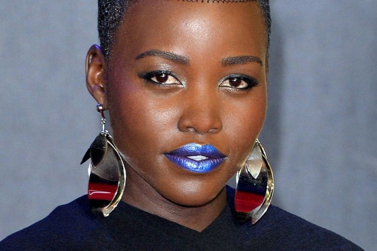 7 Makeup Di Red Carpet a la Lupita Nyong'o Ini Patut Jadi Inspirasi 
