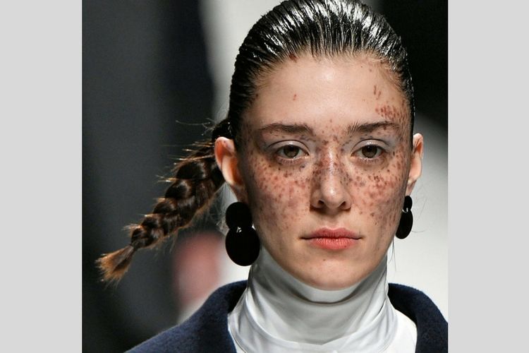 Deretan Gaya Rambut Unik dan Cantik dari Milan Fashion Week 2018