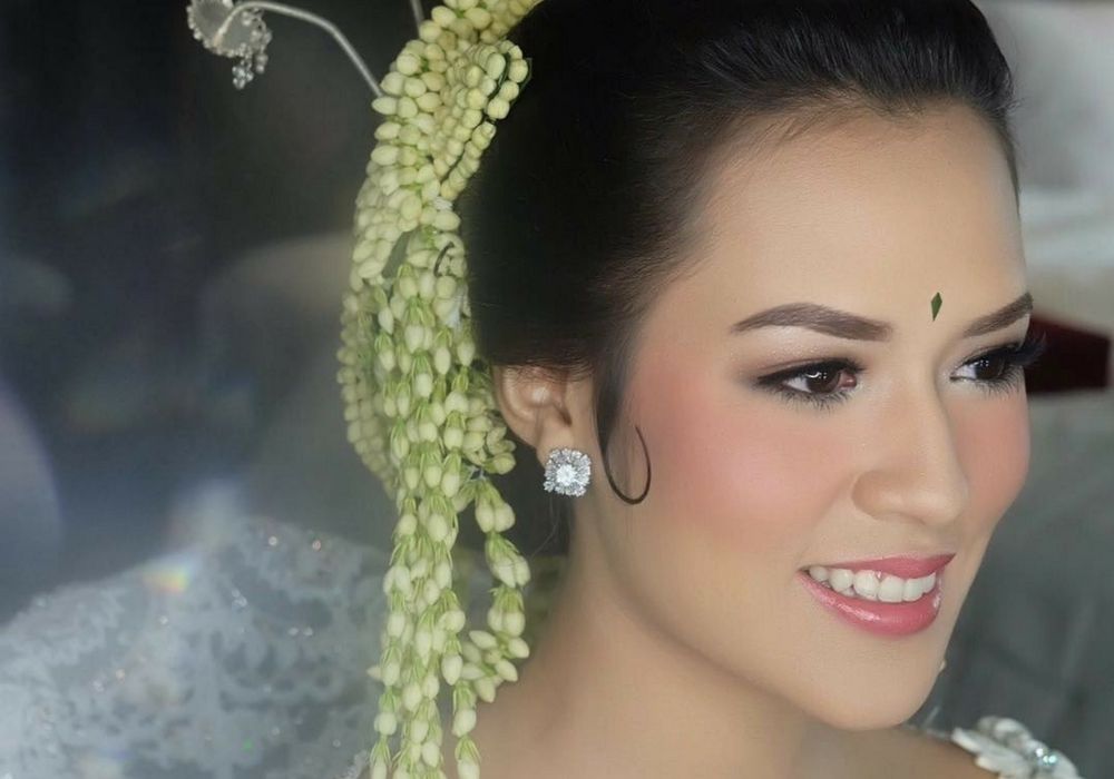 7 Artis Indonesia Ini Pilih Makeup Lembut di Hari Pernikahannya