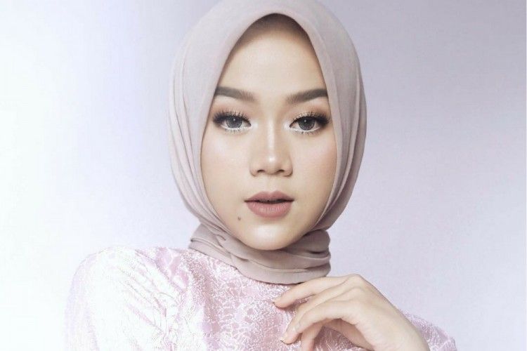 5 Influencer dengan Tutorial Make Up Hijab Cantik yang Wajib Ditonton