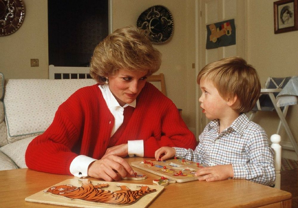 7 Momen Princess Diana Sebagai Seorang Ibu pada Umumnya