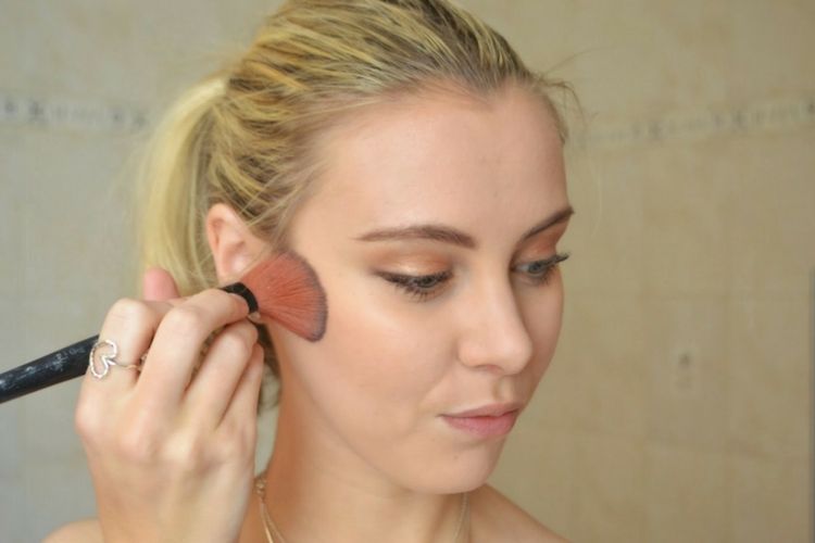 Bukan Cuma untuk Mata, Ini 7 Kegunaan Lain Eyeshadow