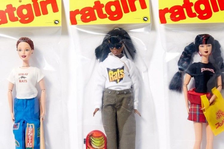 Boneka Barbie Berbusana Streetwear Hasil Kolaborasi Ava Nirui dengan Stray Rats