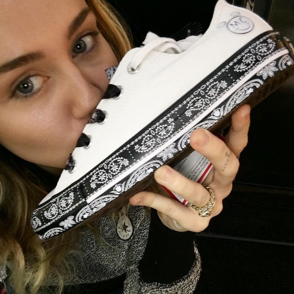 Yeay! Akan Hadir Sneakers Kolaborasi Miley Cyrus x Converse