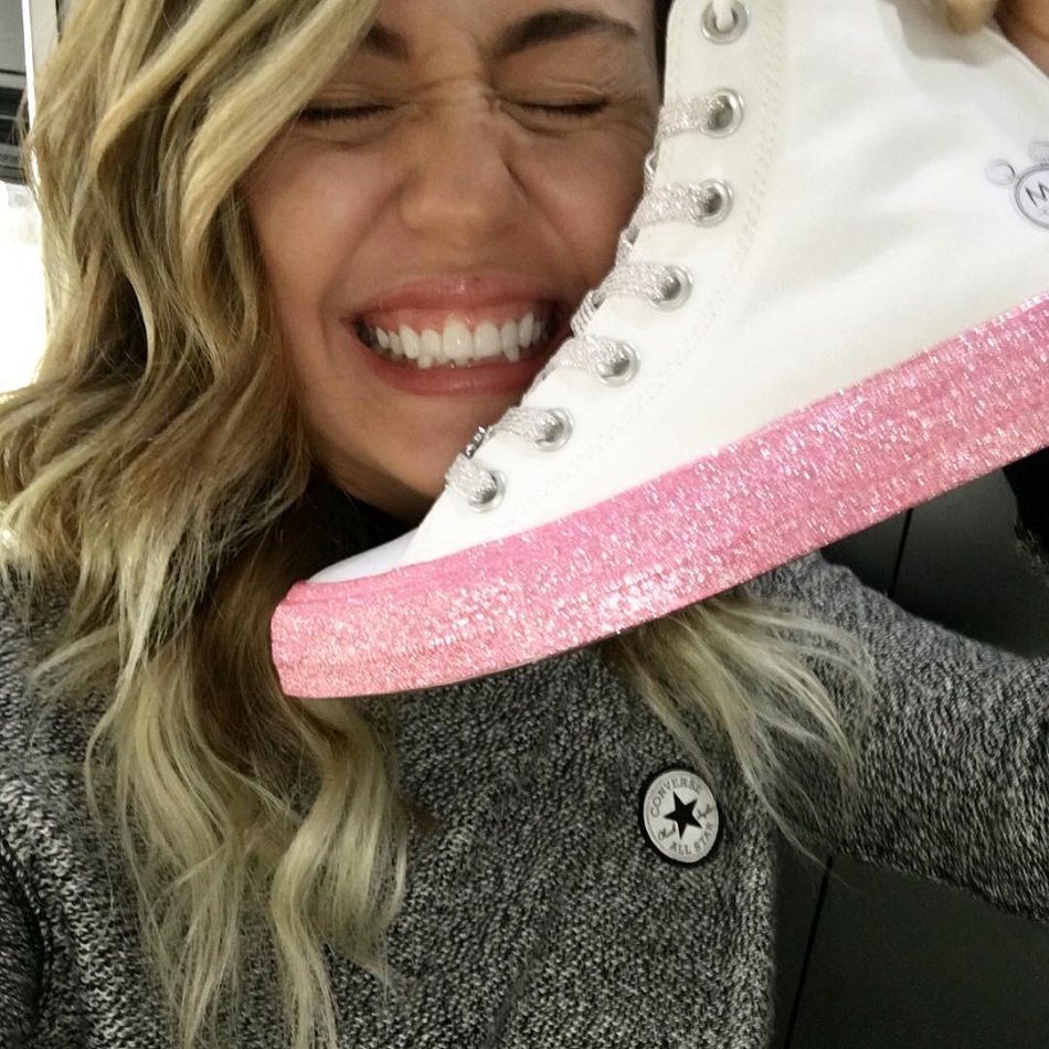 Yeay! Akan Hadir Sneakers Kolaborasi Miley Cyrus x Converse