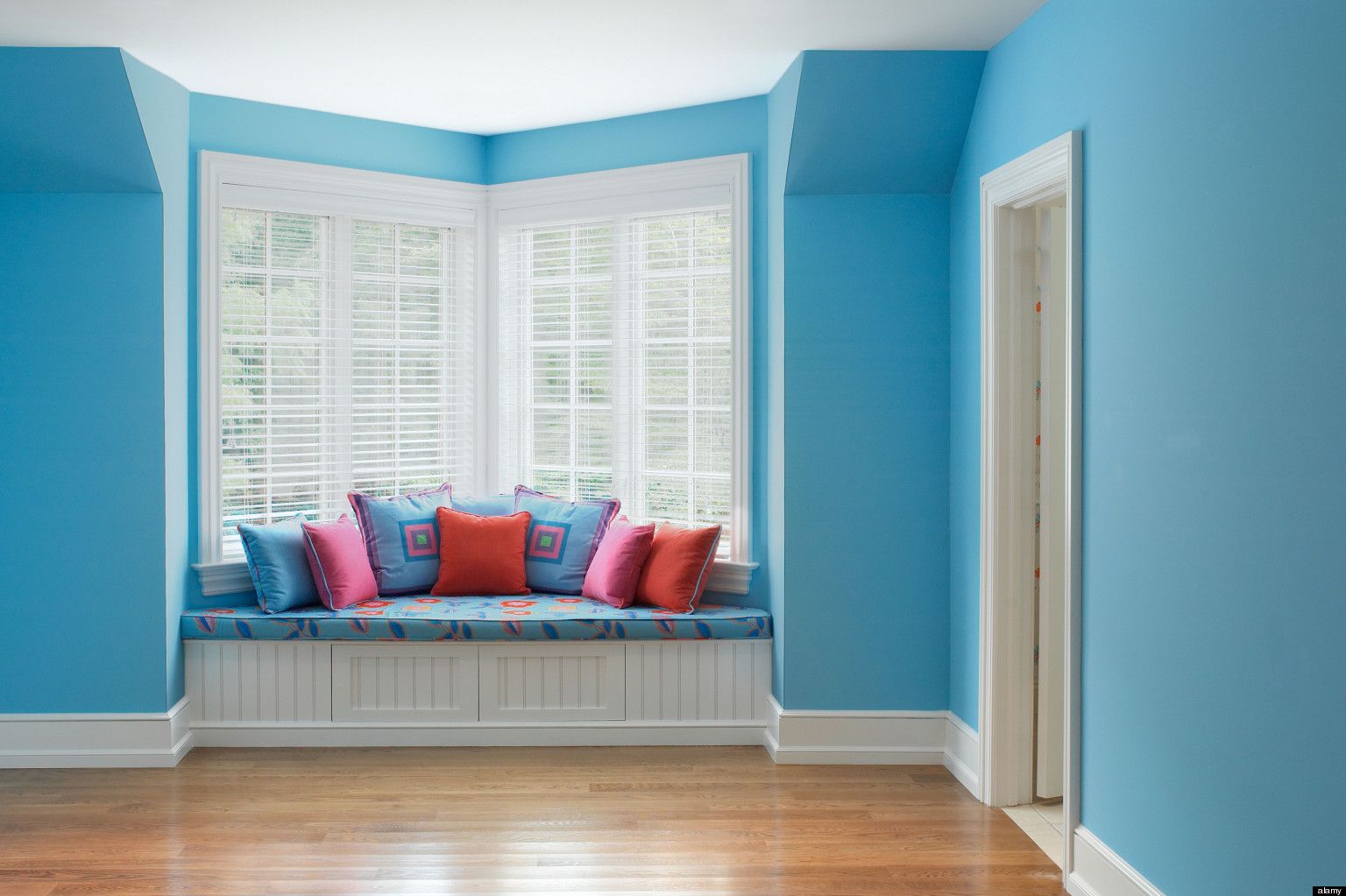 bedroom-in-bright-cornflower-blue-bedrooms-rooms-color-impressive-bright-blue-bedroom-l-f87f4d15263ef541-e865c1c1bfc443bb2577cd7903e9c562.jpg