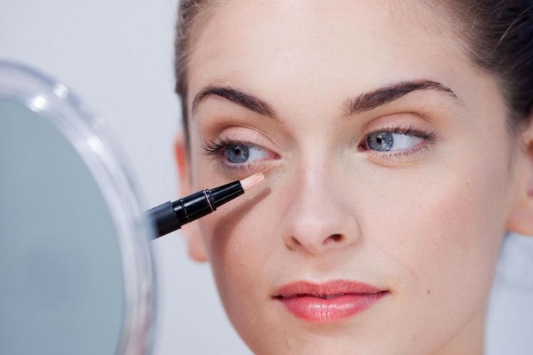 Kembali ke Kantor dengan 7 Tips Makeup Ini Yuk!