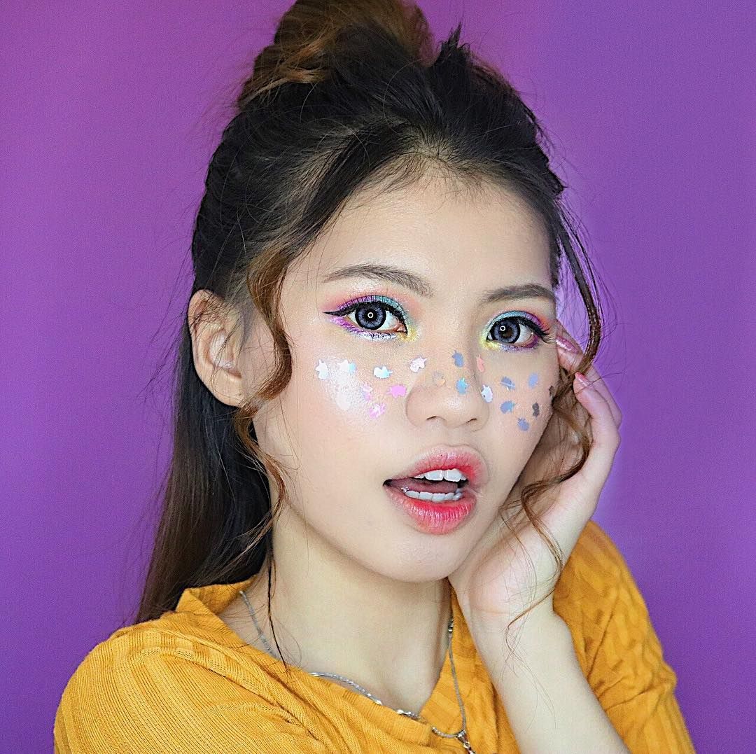 Ingin Coba Colourful Makeup? 5 Beauty Vlogger Ini Bisa Jadi Inspirasimu