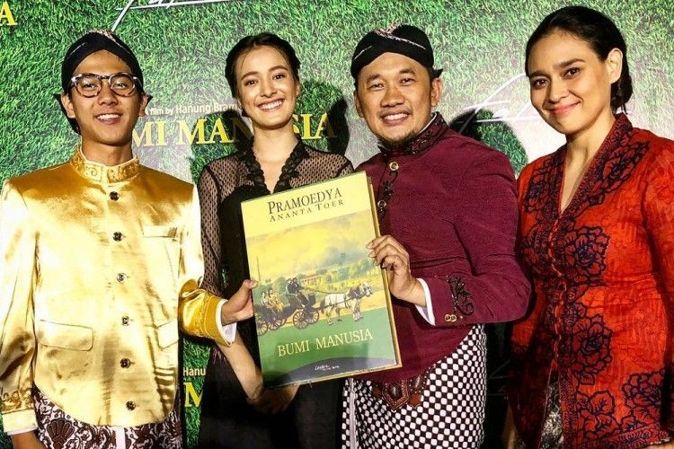 Novel Bumi Manusia Difilmkan, Netizen Geram Film Ini Dibintangi Iqbaal