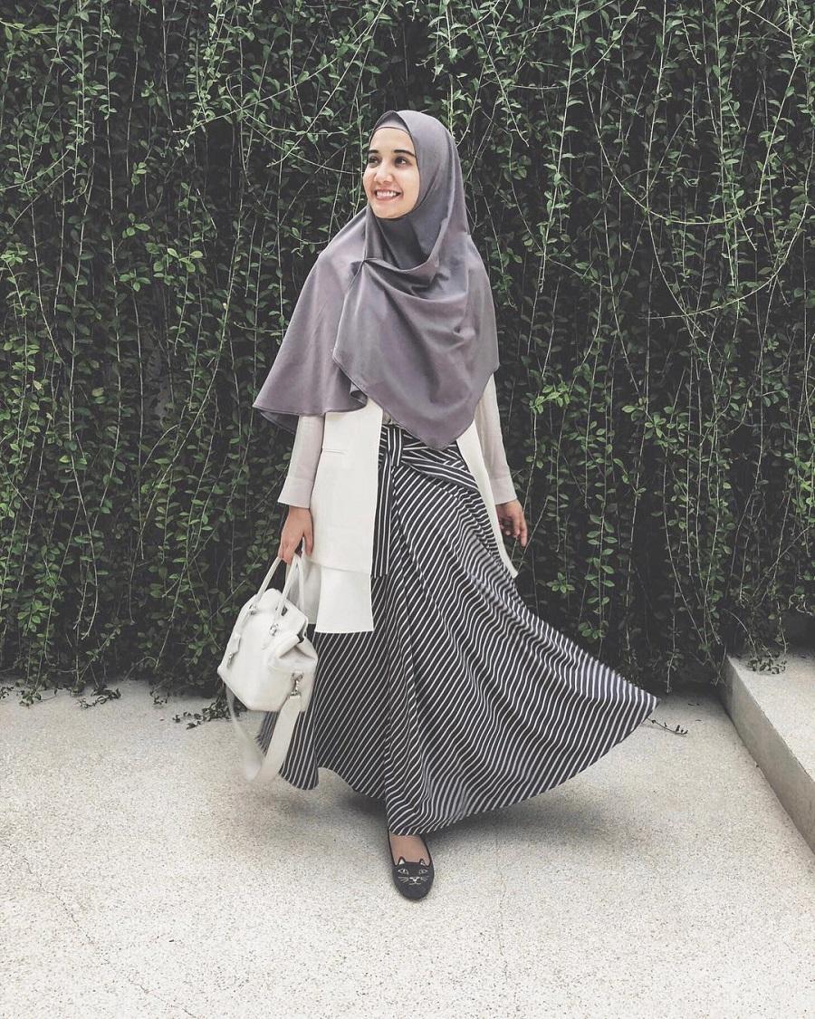 Cara Tampil Stylish Dengan Hijab Menutup Dada Dari Zaskia Sungkar