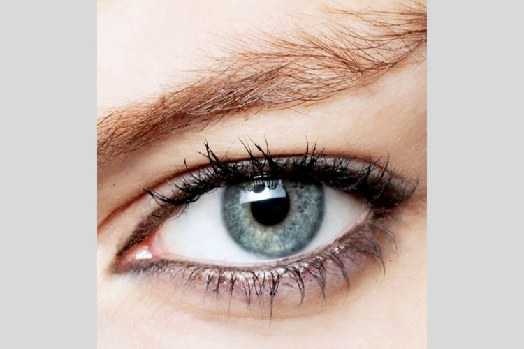 3 Tips Memakai Eyeliner untuk Kamu yang Bermata Kecil