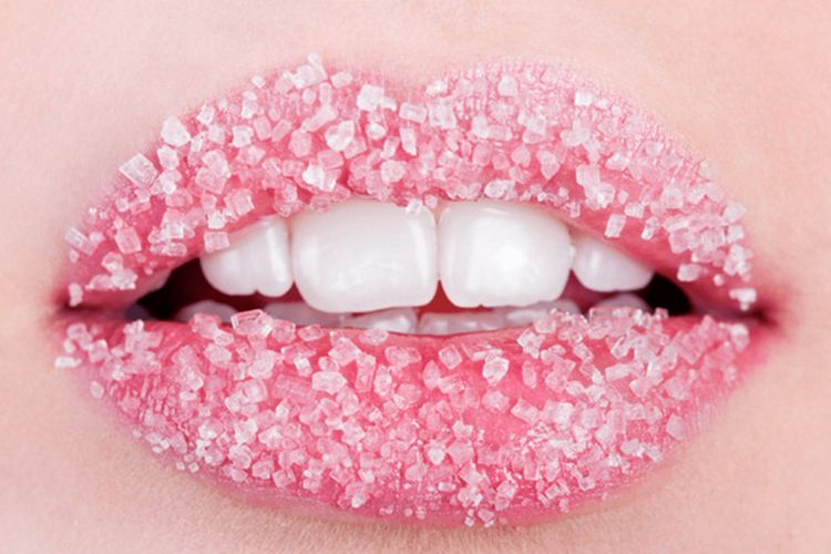 Biar Bibir Nggak Kering Saat Pakai Lipstik Matte, Intip 7 Tips Ini Yuk!