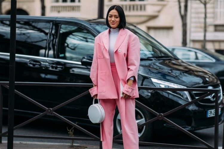Gayanya Anak Millennial: Blazer Warna Pink yang On Point