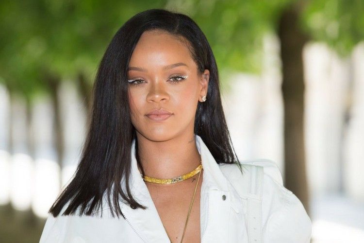 Menghadiri Pagelaran Louis Vuitton, Ini Penampilan Rihanna yang Memukau