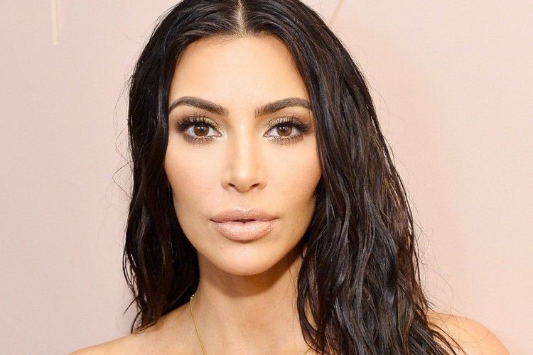 7 Gaya Rambut Kim Kardashian dari Masa ke Masa yang BIsa Jadi Inspirasi