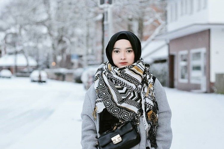 Inspirasi Hijab buat Kamu yang Mau Berlibur Ke Negara 