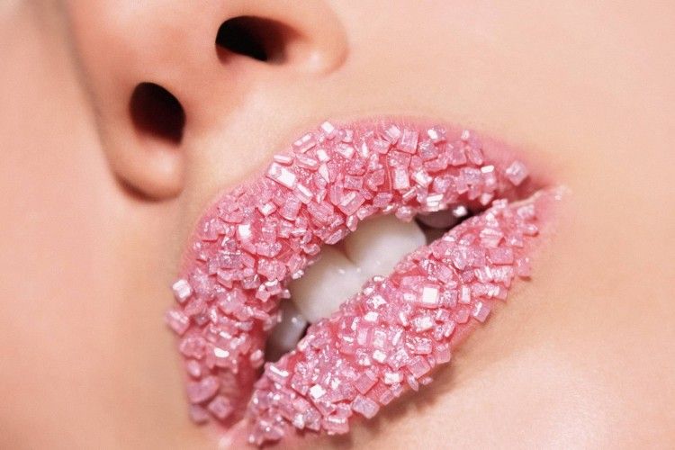 5 DIY Bahan Scrub Alami Ini Bisa Bantu Singkirkan Bibir Gelap