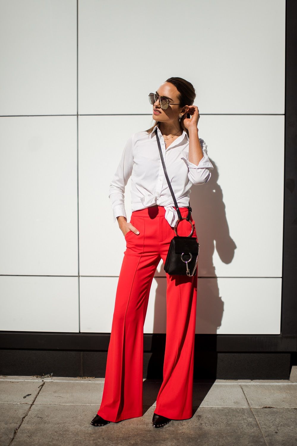 5 Cara Tampil Effortless dengan Outfit Merah