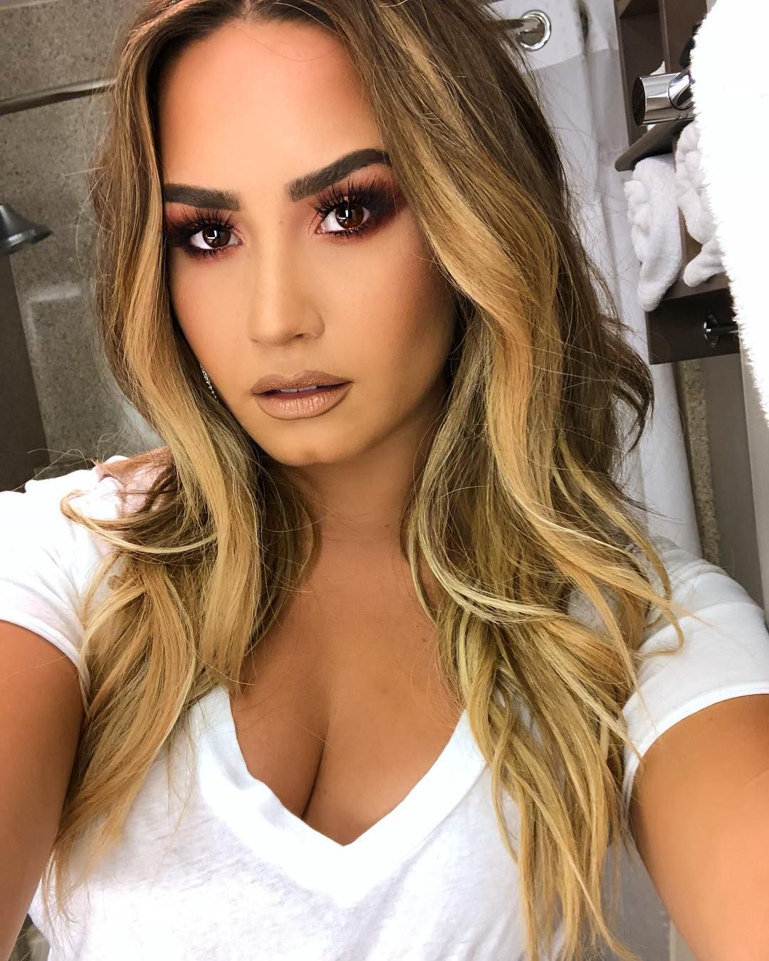 demi-lovato-7-b543b730f6e0703c09ffac41059732e5.jpg