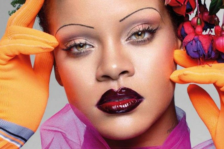 Jadi Cover Majalah Vogue Inggris, Rihanna Tampil Nyentrik dengan Gaya Makeup yang Berbeda