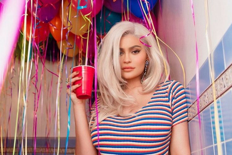 Sambut Ulang Tahun ke-21, Kylie Jenner Hadirkan Koleksi Makeup yang Bikin Mupeng