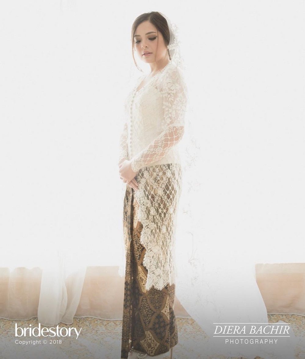 Berbalut Kebaya Putih, Cantiknya Tasya Kamila di Hari Pernikahannya