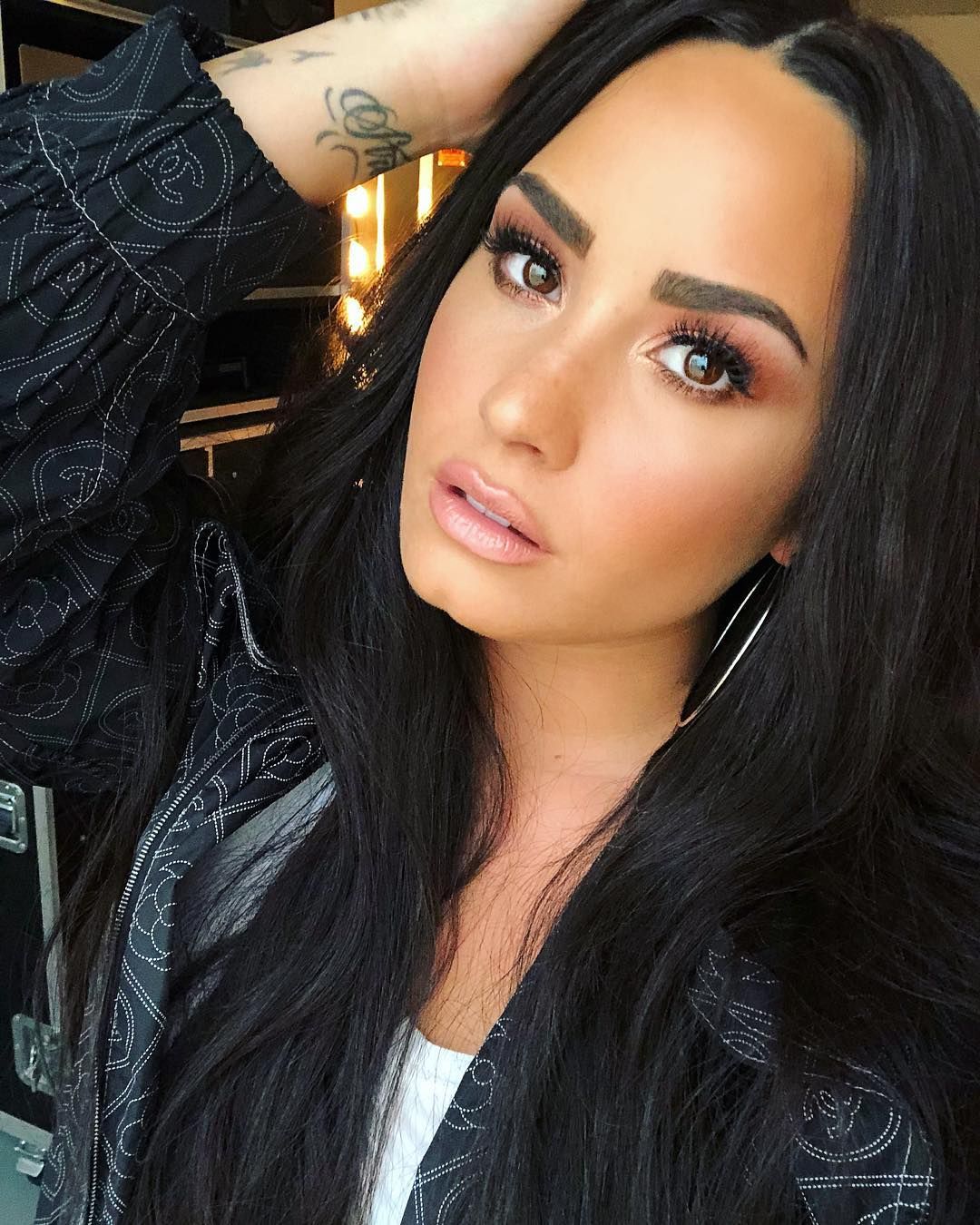 demi-lovato-1-1914a9a2f904b5bb9dc05a873f0ce193.jpg