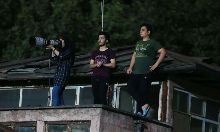 banned-from-stadium-iranian-female-photographer-shoots-football-match-roof2-5b7289b5d7f63-700-cf17ec6c53ac276bd9485f2fa8f209b8.jpg
