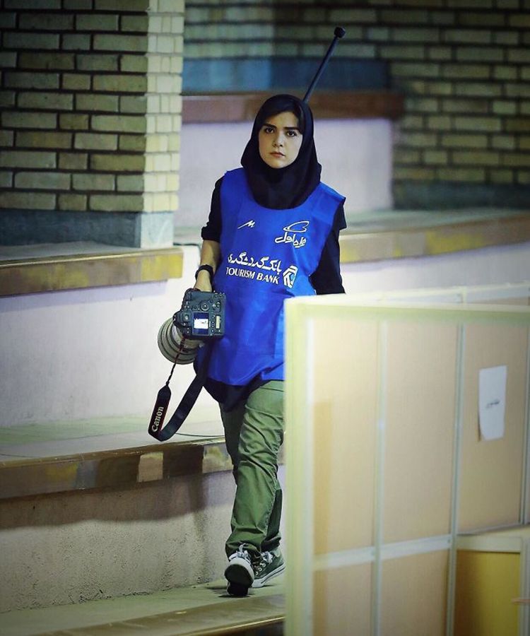 banned-from-stadium-iranian-female-photographer-shoots-football-match-roof9-5b7289c19cbd2-700-796d027f97e8f1859c3b4a188c86910d.jpg