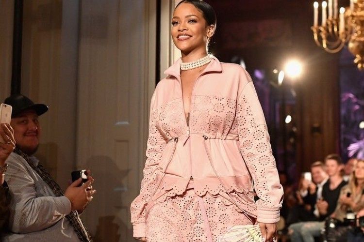 Rihanna Umumkan Kehadirannya di Panggung NYFW 2018 