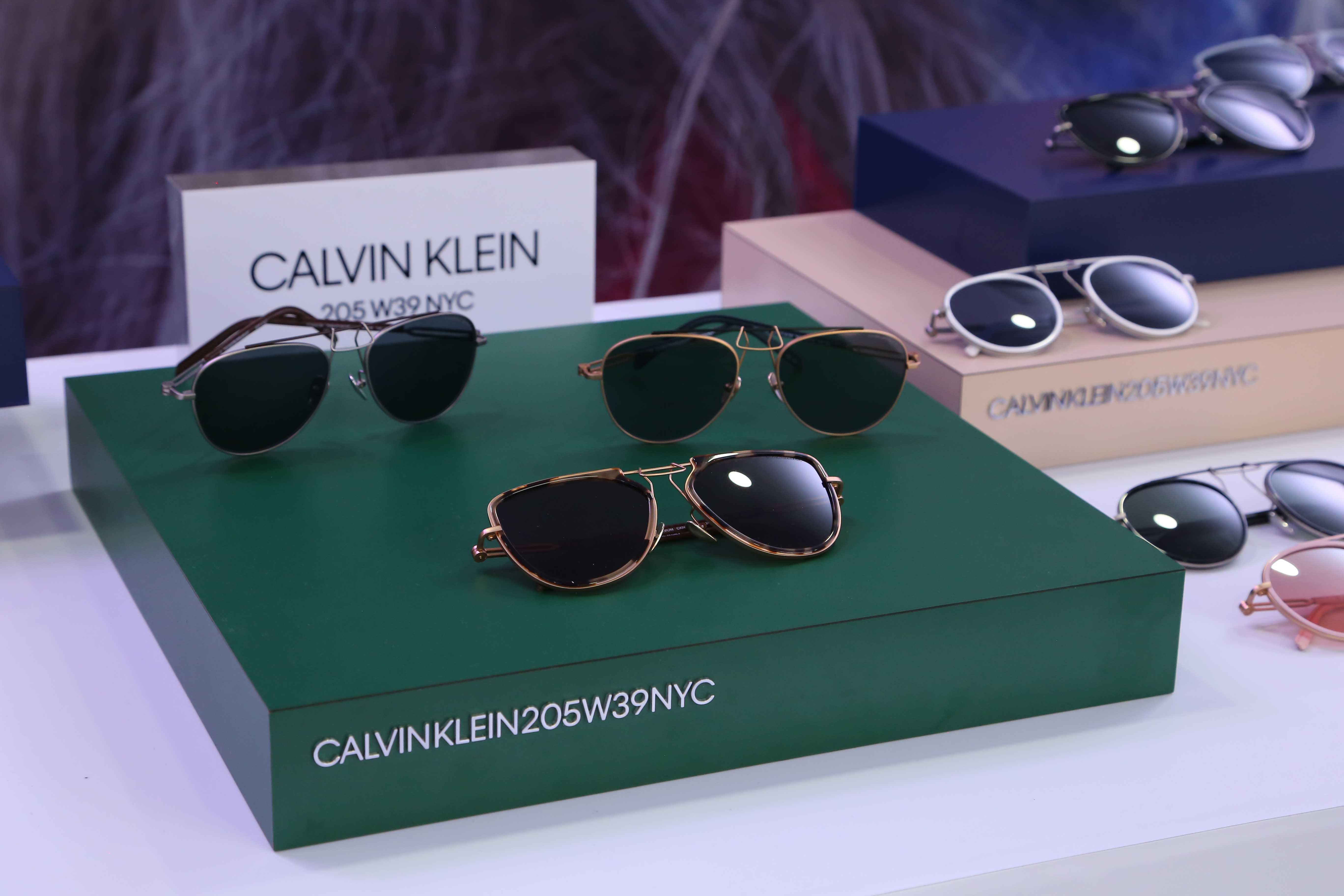 Favorit Para Artis! Ini Dia Koleksi Kacamata Calvin Klein 205W39NYC