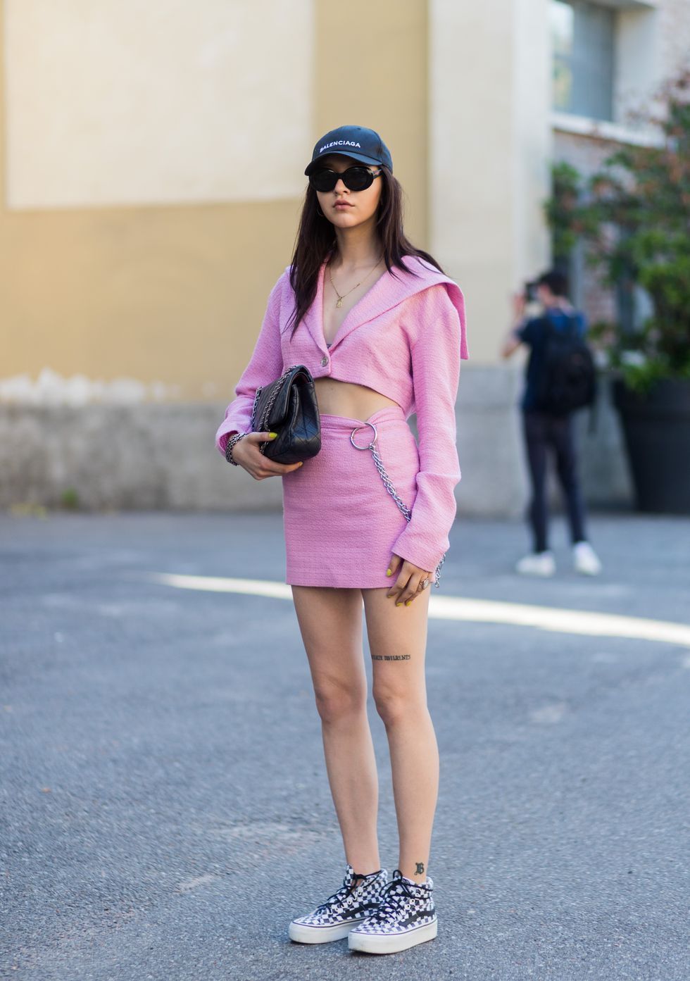 Benci Warna Pink? Wait, 6 Tips Fashion Ini Bakal Buat Kamu Suka Warna Pink