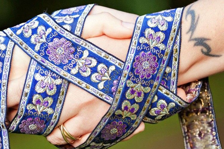 Tradisi Handfasting, Simbol Pernikahan Tradisional Eropa yang Unik