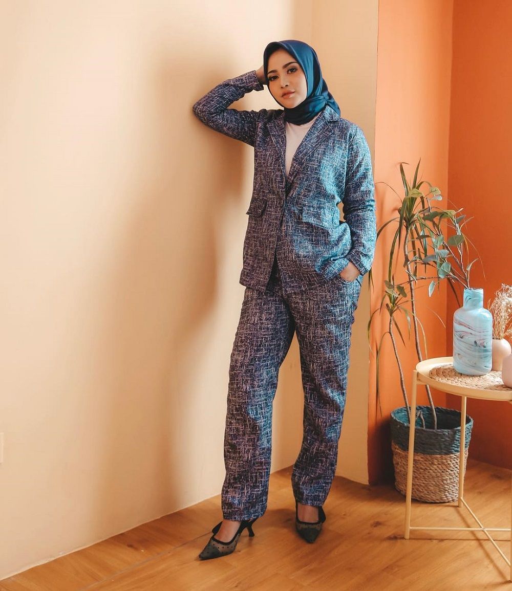 Dalam Balutan Hijab, Begini OOTD Terbaru Rachel Vennya