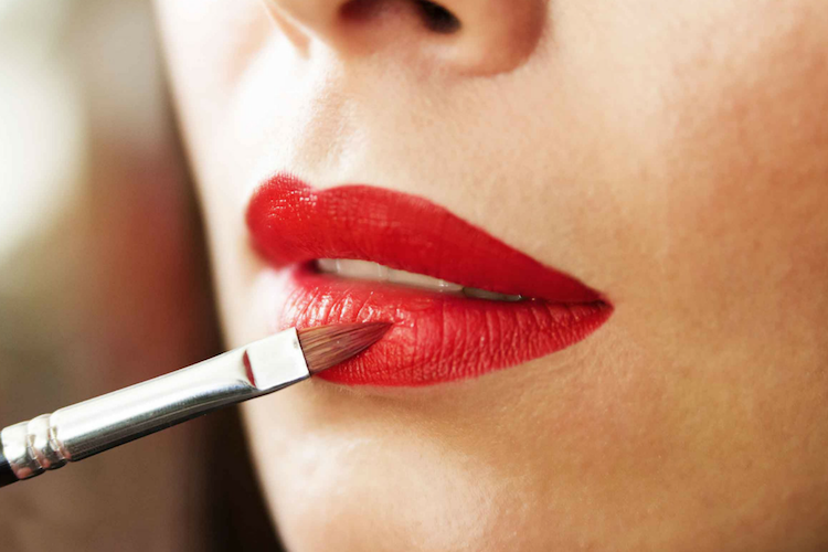 Untuk Kamu Pemilik Kulit Kering, Ini 7 Tips Makeup yang Bisa Dicoba