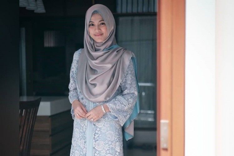 Model Kebaya Warna Dongker Hijab