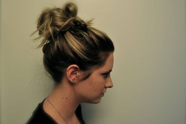 5 Gaya Rambut Messy Bun Yang Bisa Kamu Coba