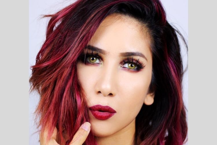 7 Potret Suhay Salim dengan Gaya Makeup yang Mencuri Perhatian