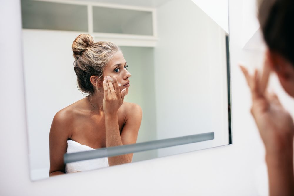 Cara Menghapus Makeup Tebal Biar Nggak Jerawatan
