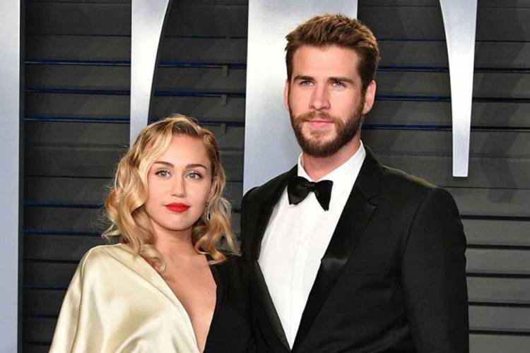 Pernikahan Miley Cyrus Dan Liam Hemsworth Dengan Konsep Small