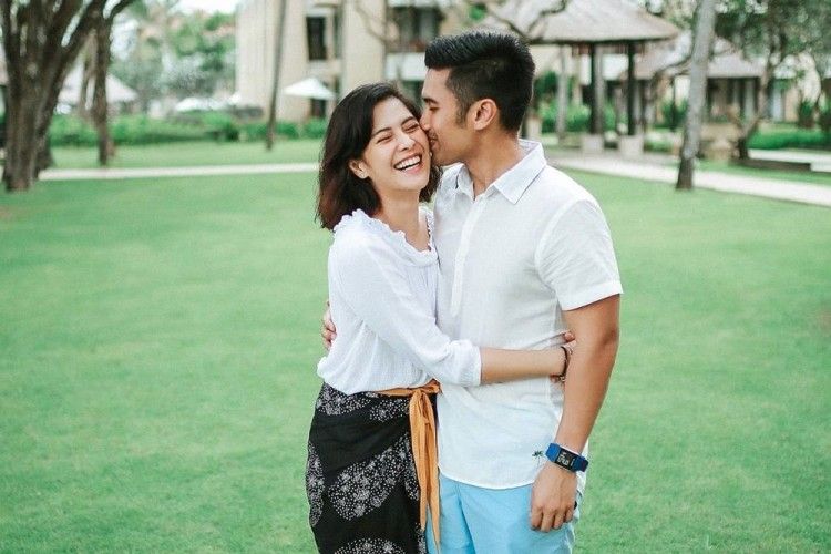 8 Tahun Nikah, Ini Kisah Cinta Dian Sastrowardoyo dan Indraguna Sutowo