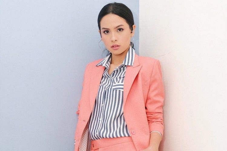 5 Inspirasi Tampil Formal Chic A La Maudy Ayunda