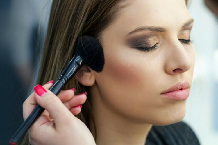These are 8 makeup tips for beginners