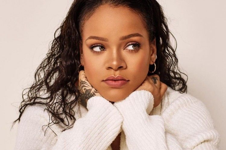 Gara-Gara Nama Fenty, Rihanna Gugat Ayahnya Sendiri