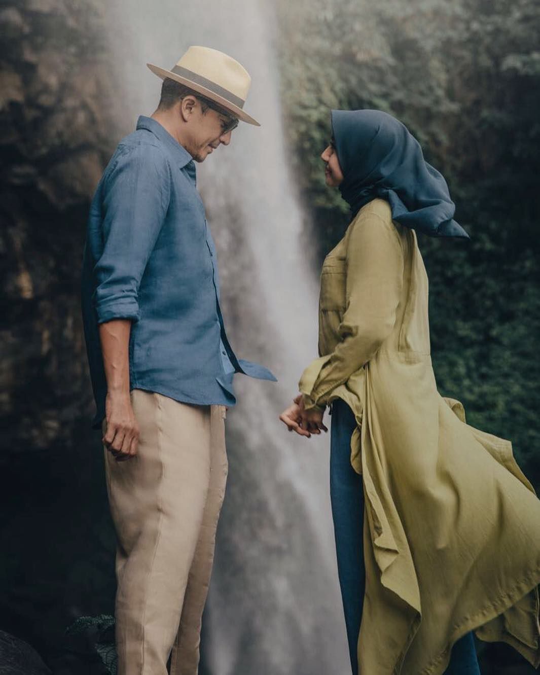 5 Pasangan Artis Ini Punya Tema Pre Wedding Yang Unik