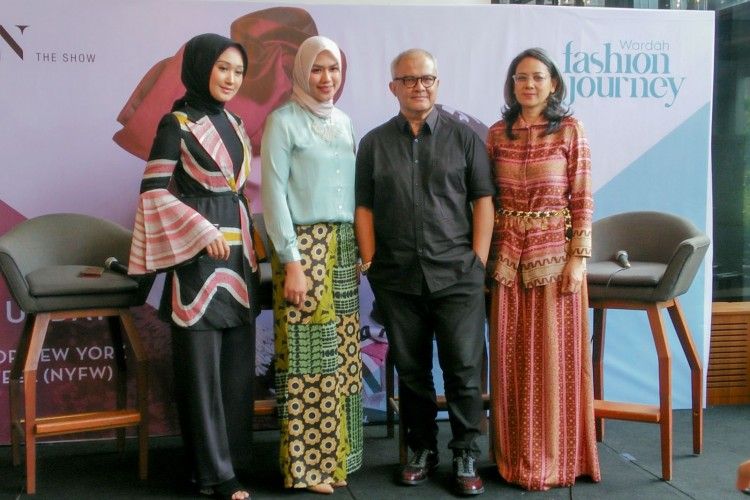 Dian Pelangi & Itang Yunasz Bawa Koleksi Modest Wear di NYFW 2019