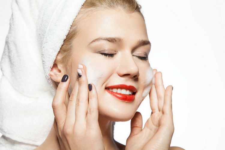 These 5 Habits That Make Your Skin More Oily