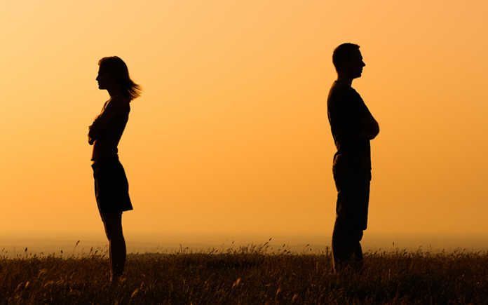 5 Kebiasaan yang Dikira Normal Ini Malah Bikin Hubungan Jadi Toxic