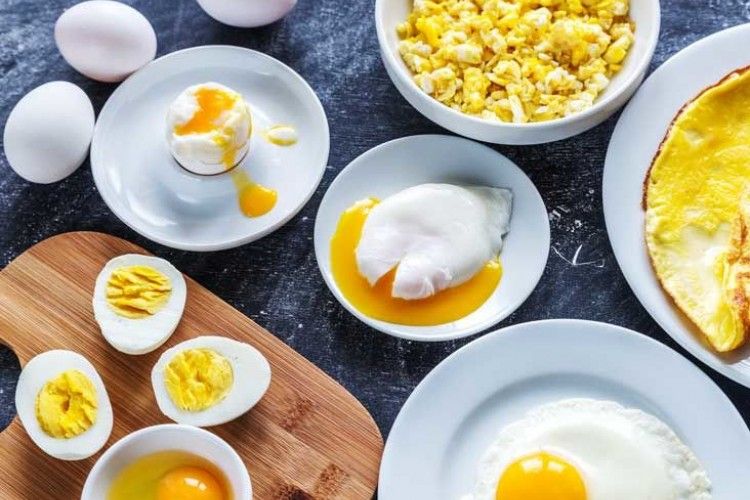 10 Tips Memasak Telur dari Koki yang Patut Kamu Coba