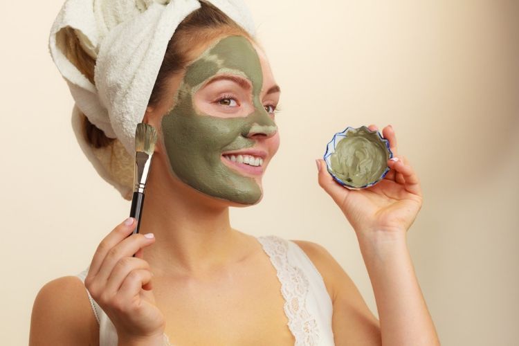 5 Langkah Membersihkan Wajah Setelah Menggunakan Makeup Tebal
